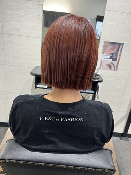 ヘアーコントレイル(hair contrail) ぱっつん切りっぱなしミニボブ＋赤みオレンジ