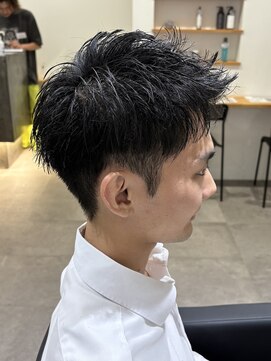 ヒュイル バイ ニアウ(Hwyl by Niau) メンズカットジェットモヒカン刈り上げメンズショートスタイル