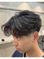 エムクール(M,cooL)&nbsp;フェザーパーマ毛流れセンターパート