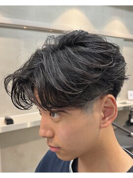 エムクール(M,cooL) フェザーパーマ毛流れセンターパート
