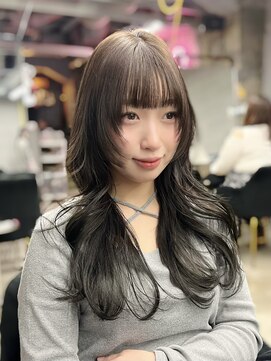 オリーブカラー×ざくざくレイヤーカット