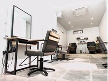 シーソー(SEE-SAW)の雰囲気（どの年代の方も居心地よいシンプルで落ち着く空間を目指してます）