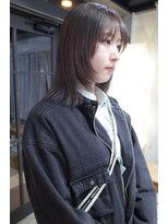 フォン(fon)&nbsp;レイヤーカットとワンブリーチでグレージュカラー