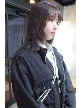 フォン(fon) レイヤーカットとワンブリーチでグレージュカラー