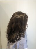 夏のセミロングレイヤー 厚めバング ローライト