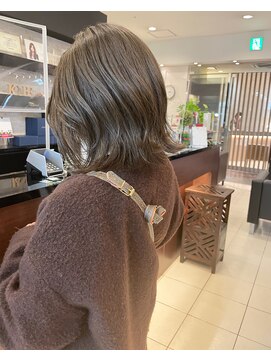 アトレ(attrait) ＊オリーブグレージュ レイヤーボブ 天王寺美容室