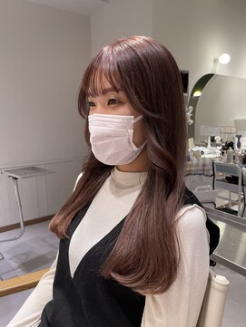 ムーム(Momb) 艶ベージュと韓国ヘア