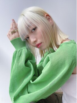 アンアミ シブヤ(Un ami shibuya) ホワイトカラー/ハイトーンボブ