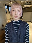 ショートバングのレイヤーボブ ペールピンク