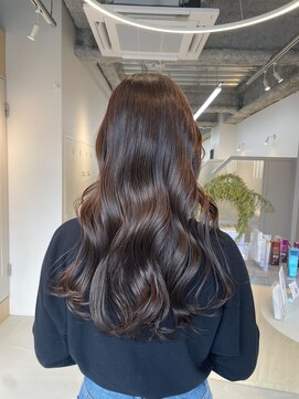 シダ(sida SAIIN) 20代30代暗髪艶髪韓国巻き髪