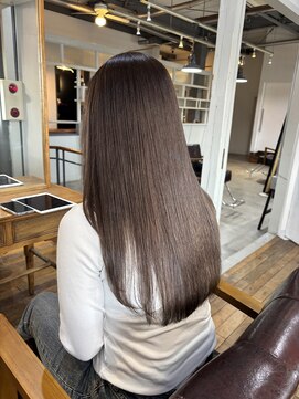 リズム(Lism) 透明感あるベージュカラー！