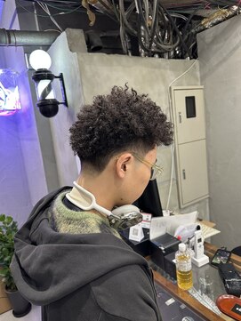 ドッグス 柏(Dawgs) フェザーパーマ サーフカール 毛流れ センターパート