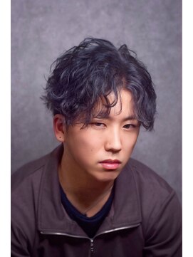 ノイル(Noil) 【KEISUKE∞/メンズカット】グレーアッシュセンターパート