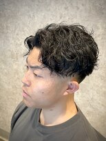 キタセンジュバーバー バイ ティーズ(KITASENJU BARBER by T's) テーパーフェード スパイラルパーマ スペインカール