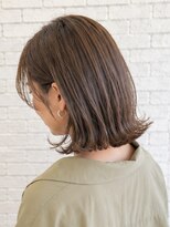 デュッカダブリュー(Duka W)&nbsp;【30代後半×外ハネボブ】アッシュベージュの抜け感ボブ