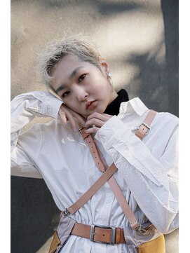 ゼンコー アオヤマ(ZENKO Aoyama) スリークショート×プラチナブロンド[表参道/青山/表参道駅]