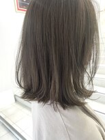 インビテーション(invitation) 外ハネ・長めボブ・オリーブグレージュ・wカラー