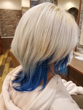 エミュー ラ ピエス(emu la piece) ホワイト/ウルフカット/ブロンドヘア/インディゴ