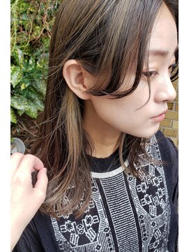 ヒカリス 東三国(HIKARIS) インナーカラー イヤリングカラー 外ハネ ミディアム ロブ