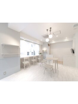 少人数のアットホームサロンでゆっくりとした時間を過ごして頂けます♪髪のお悩みもご相談下さい。