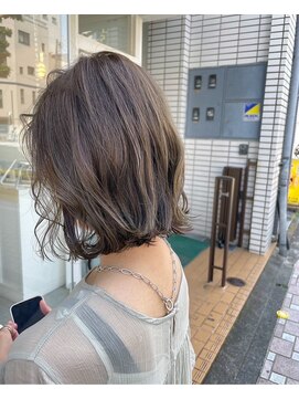 シュプール(SPUR) レイヤーボブグレージュゆるふわウェーブボブ似合わせカット