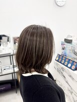 ブラウン(Brown)&nbsp;白髪ぼかしハイライト★顔周りが可愛いフレンチレイヤーボブ