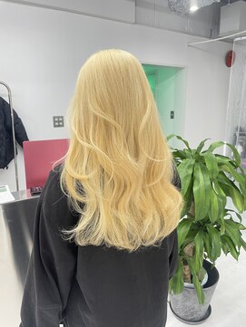 ギア(GEAR.) 三宮で叶う色落ちがないブロンドヘア×レイヤーカット