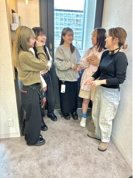 オッジバイケンジ(oggi by KENJE)の写真/【女性スタイリストのみ在籍】同性目線の"可愛い"をご提案◇居心地よくゆったりくつろげると好評♪