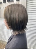 アッシュベージュ外はねボブ