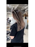 レイヤーボブハイライトブリーチレイヤーハイトーングレージュ
