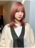 ミディアム　ウルフレイヤー　顔周り　ピンクベージュ　10代20代
