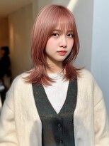 ジルバイジゼル(JILL by GiseL)&nbsp;ミディアム　ウルフレイヤー　顔周り　ピンクベージュ　10代20代