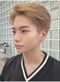 渋谷メンズブリーチカラーミルクティーベージュセンターパート