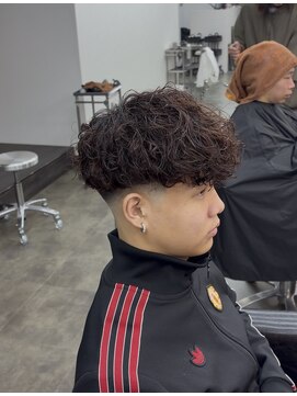 ザ クロー(THE CROW) スペインカール×スキンフェード×ダークブラウンカラー