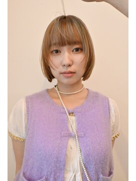 ディッセンバー 神宮前(December) 色素薄めベージュ/顔まわりレイヤー/ミディアム