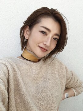 アリーズ シブヤ(ALLYS shibuya) 大人丸みショート アッシュブラウン　毛先パーマ 耳かけ ロブ