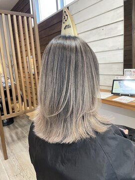 フレリス(FreRis) イメチェン/ホワイトブロンド/外ハネボブ/美髪/守谷