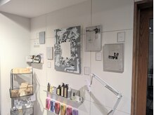 デジ 北堀江(DEJI)の雰囲気（作家さんのドローイング展示やコーヒー等のGalleryも楽しめます）