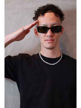 チルチェア 横浜(CHILL CHAIR) フェード×スパイラルパーマ×ラインアート<横浜/バーバー/床屋>