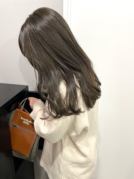 アトレ 梅田店(attrait) 透明感あるグレージュロング×上質な艶感仕上げ