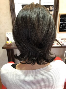 ヘアクリニック サロン プティ 外ハネウルフミディアム