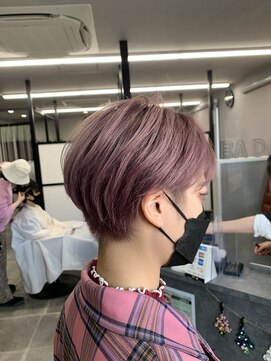 バダス(Badass) ピンクベージュ、ボーイッシュショート