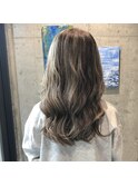 【動きを強調する立体感】白髪活かし×ローライトカラー