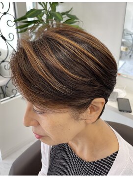 サロンドノア(Salon de NoA) 耳かけショートヘア×ハイライト