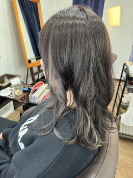 ヘアー ワンアビル(Hair One Abile) アクセントカラーイヤリングインナーシルバーグレージュ☆