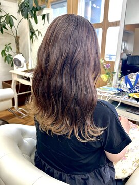 ルーチェソリーソ(Lucesorriso) 波ウェーブロング＋毛先カラー