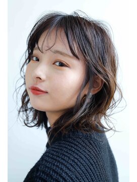 モコ(MOCO) 耳掛けがおしゃれに決まる上品フェミニンなスタイル