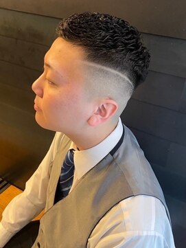 ディスイズバーバーフォース(THIS IS BARBER 4th) メンズパーマ スキンフェード クロップ バリアート