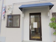 癒し床屋 ゆう寿の雰囲気（店内は白基調を基調とした清潔感ある空間です！）