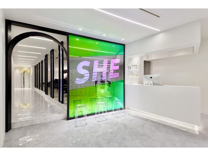 シー 池袋(SHE)の写真